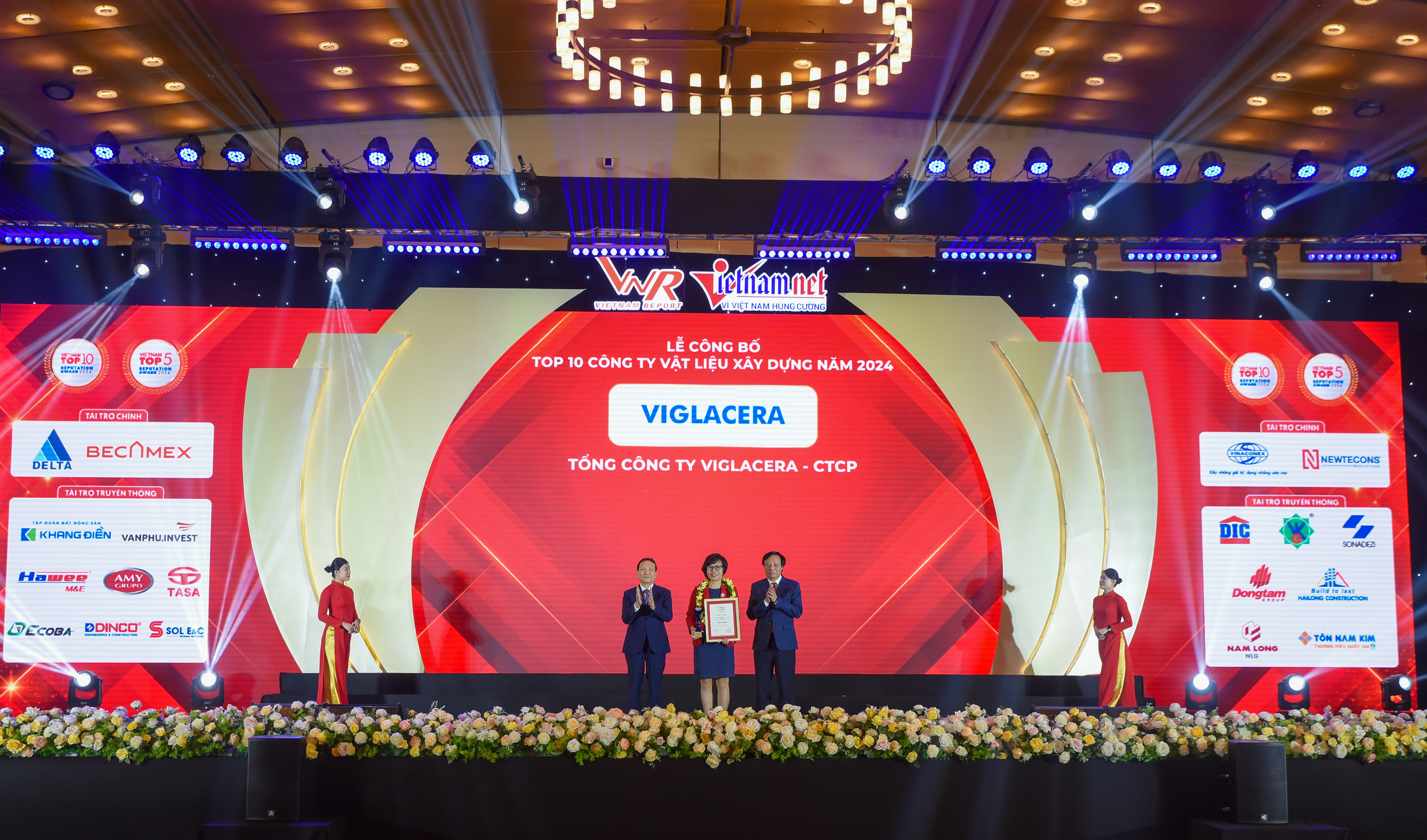 Viglacera thăng hạng trong bảng xếp hạng Top 500 doanh nghiệp lớn nhất Việt Nam (VNR500) và đứng đầu danh sách Top 10 công ty sản xuất Vật liệu xây dựng